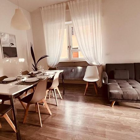 White House Lounge Supreme Apartment ウーディネ エクステリア 写真