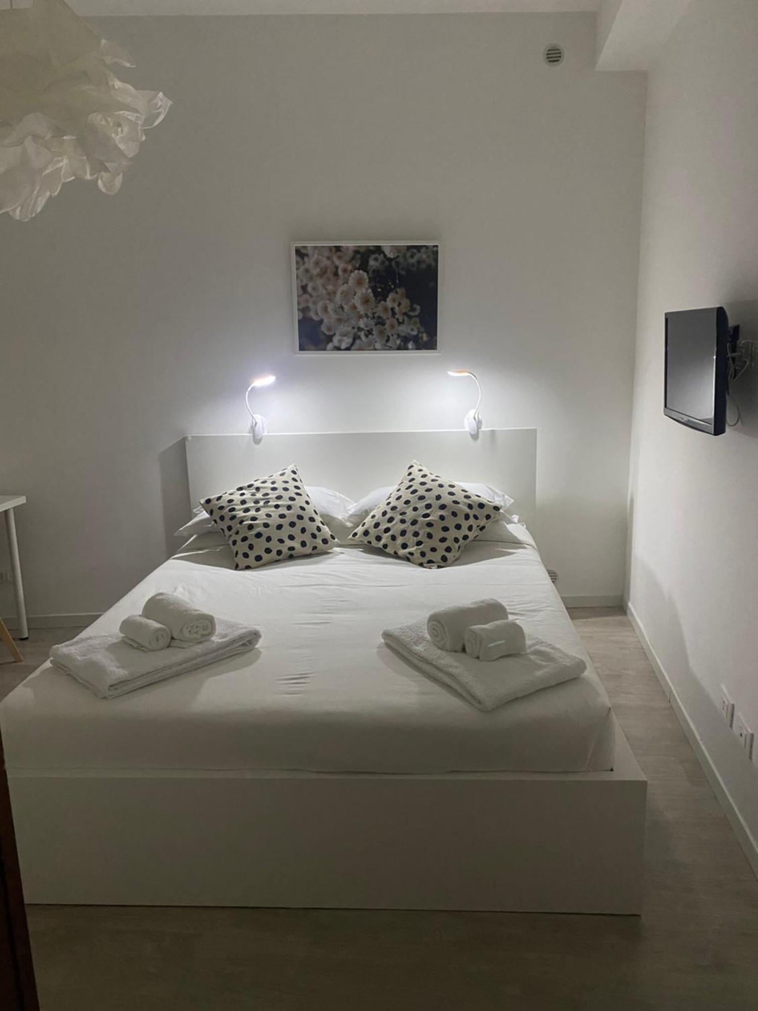 White House Lounge Supreme Apartment ウーディネ エクステリア 写真